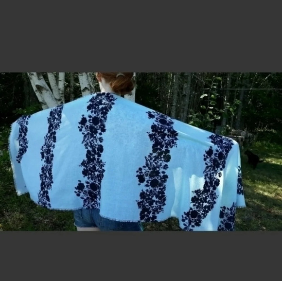 Old Navy Wrap/Scarf - Picture 2 of 3